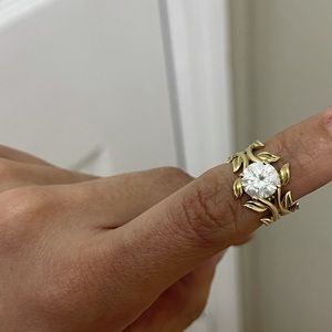 lab grown diamond engagement ring.